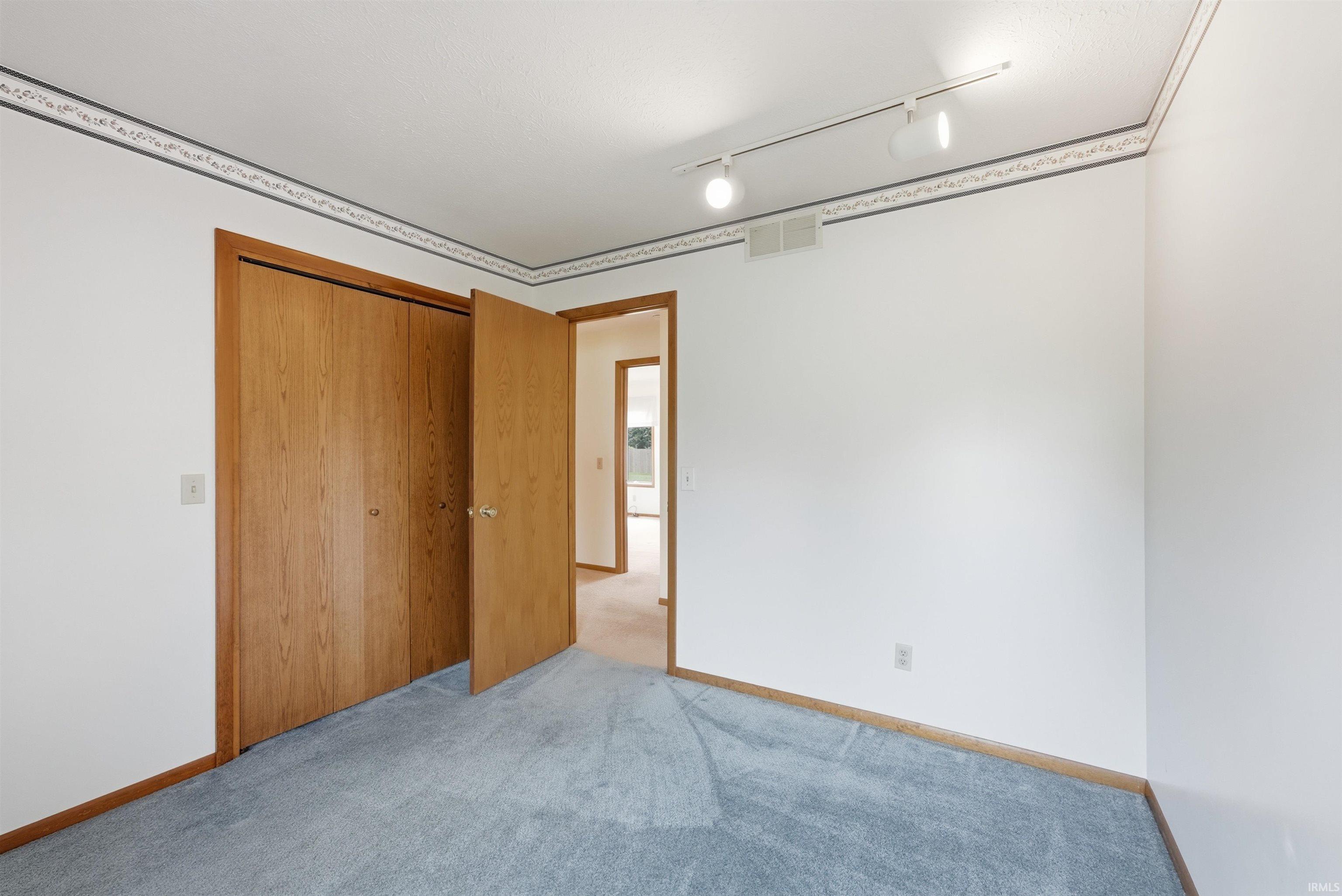 202 Colonial Drive Warsaw IN 46582