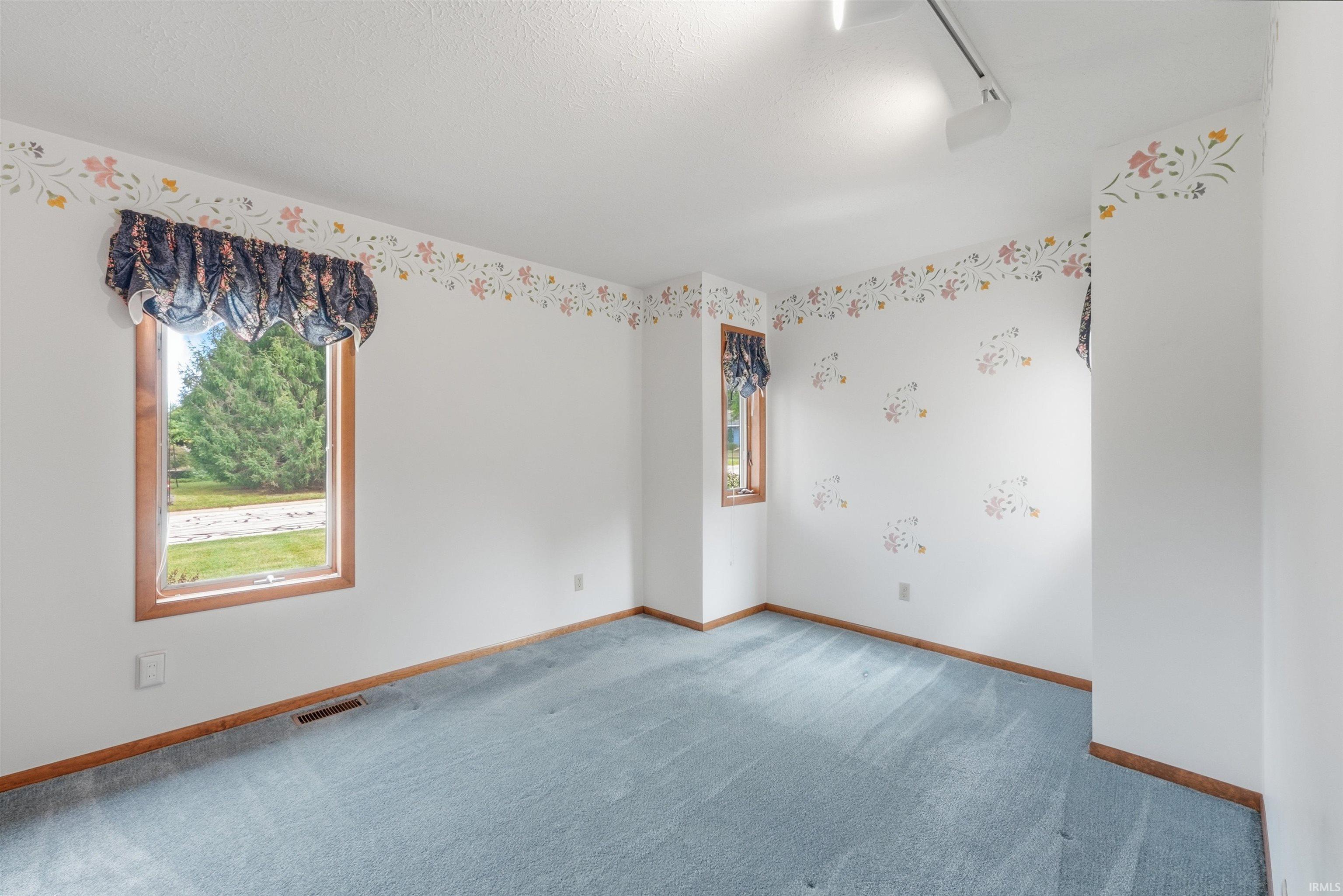 202 Colonial Drive Warsaw IN 46582