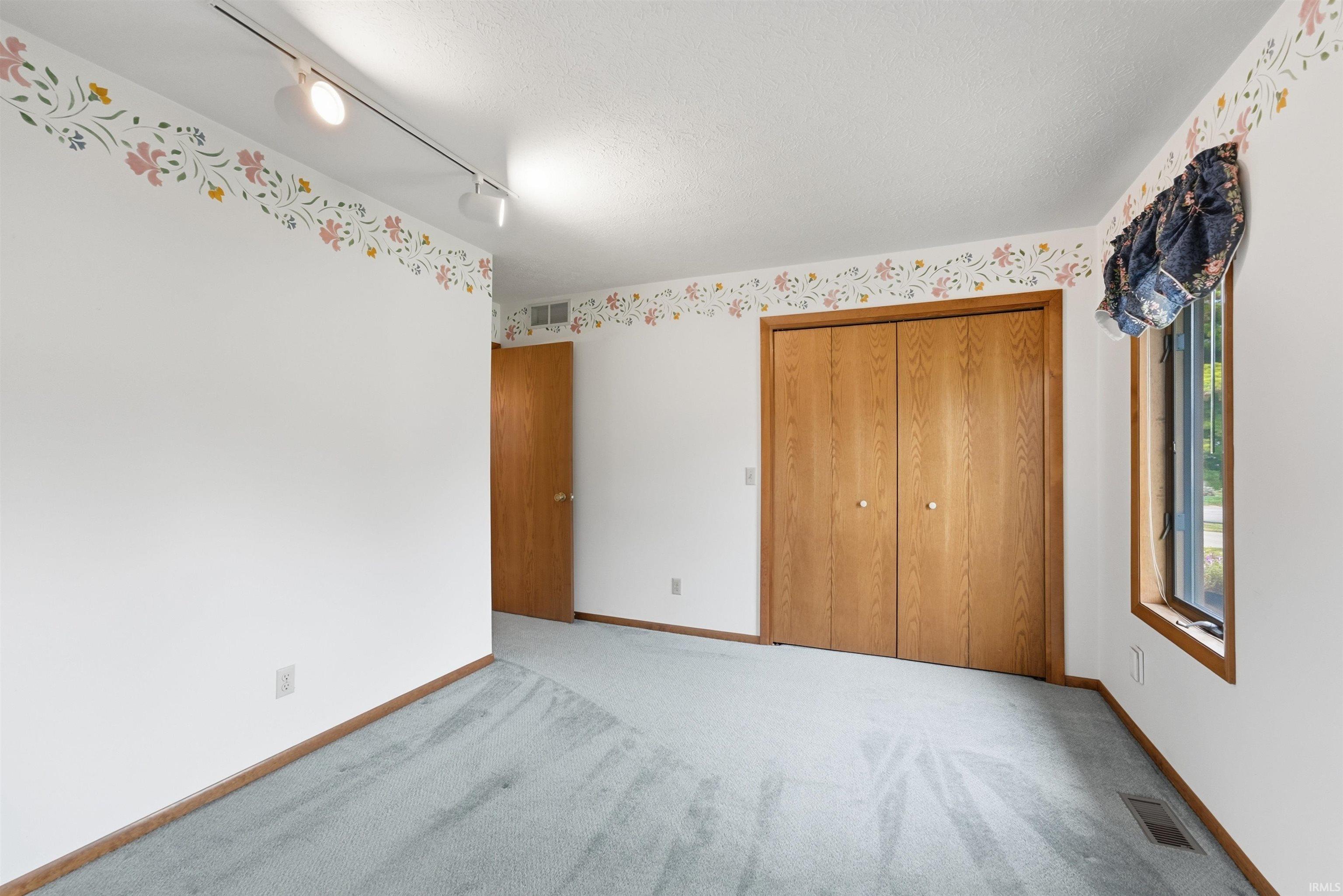 202 Colonial Drive Warsaw IN 46582