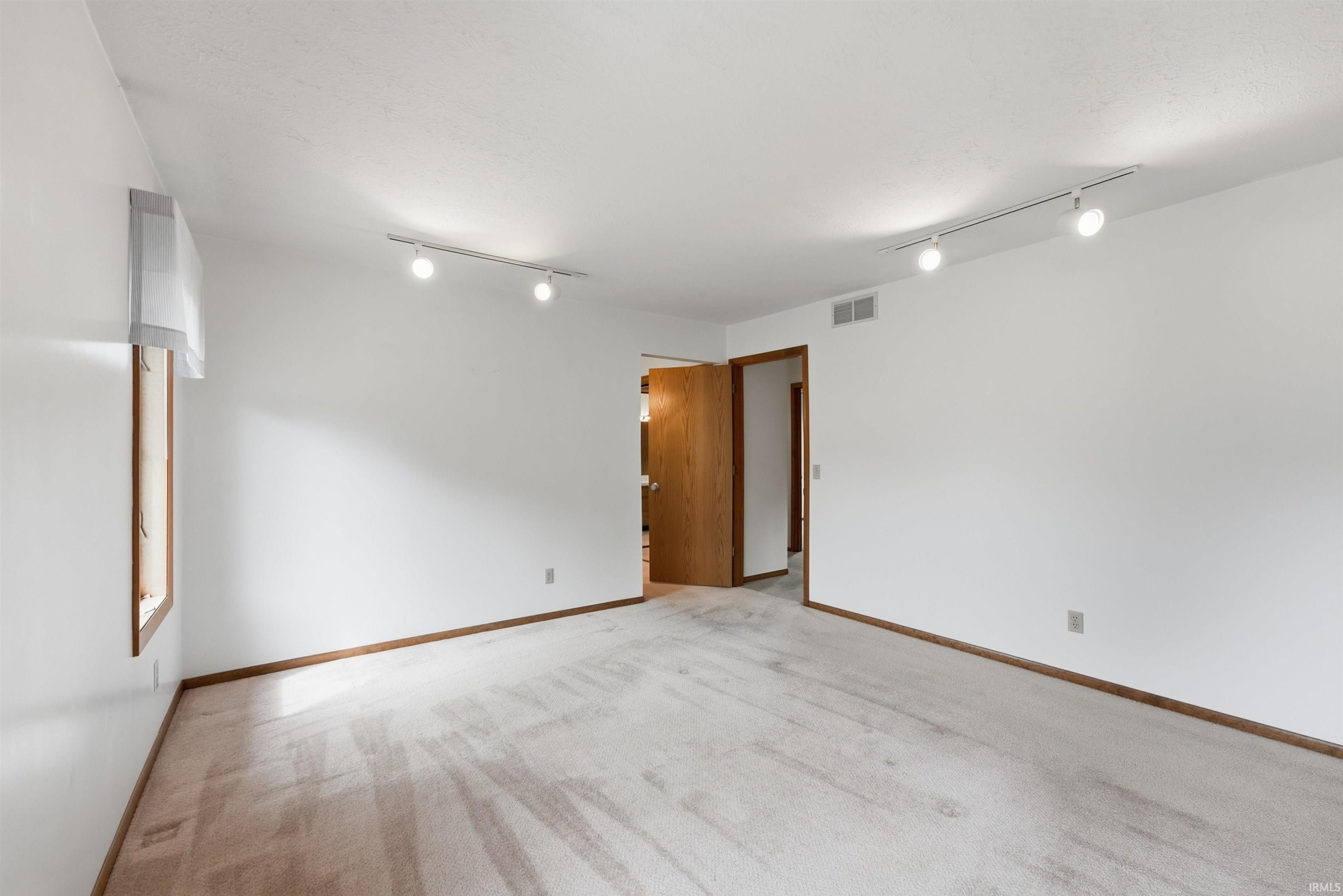 202 Colonial Drive Warsaw IN 46582