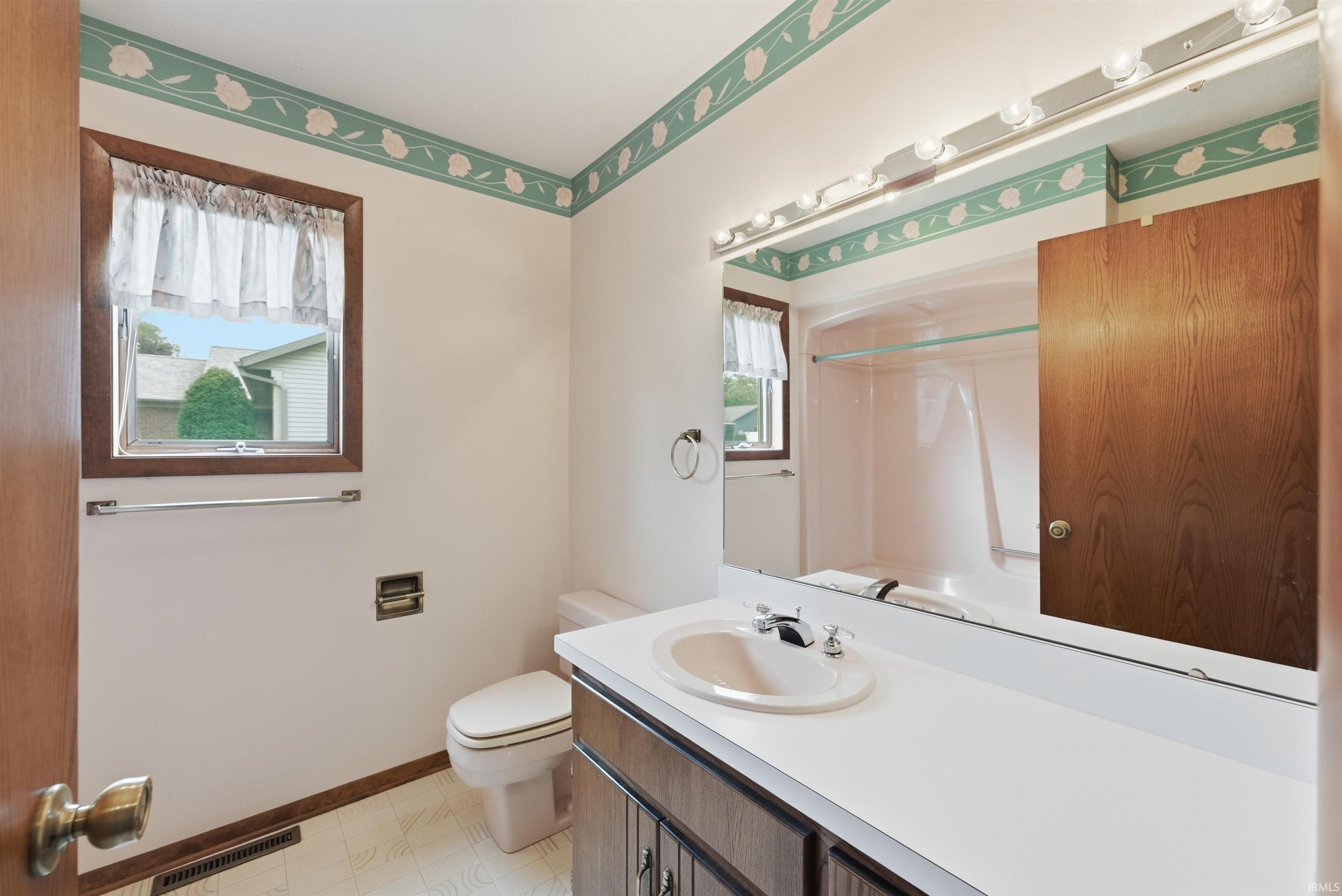 202 Colonial Drive Warsaw IN 46582