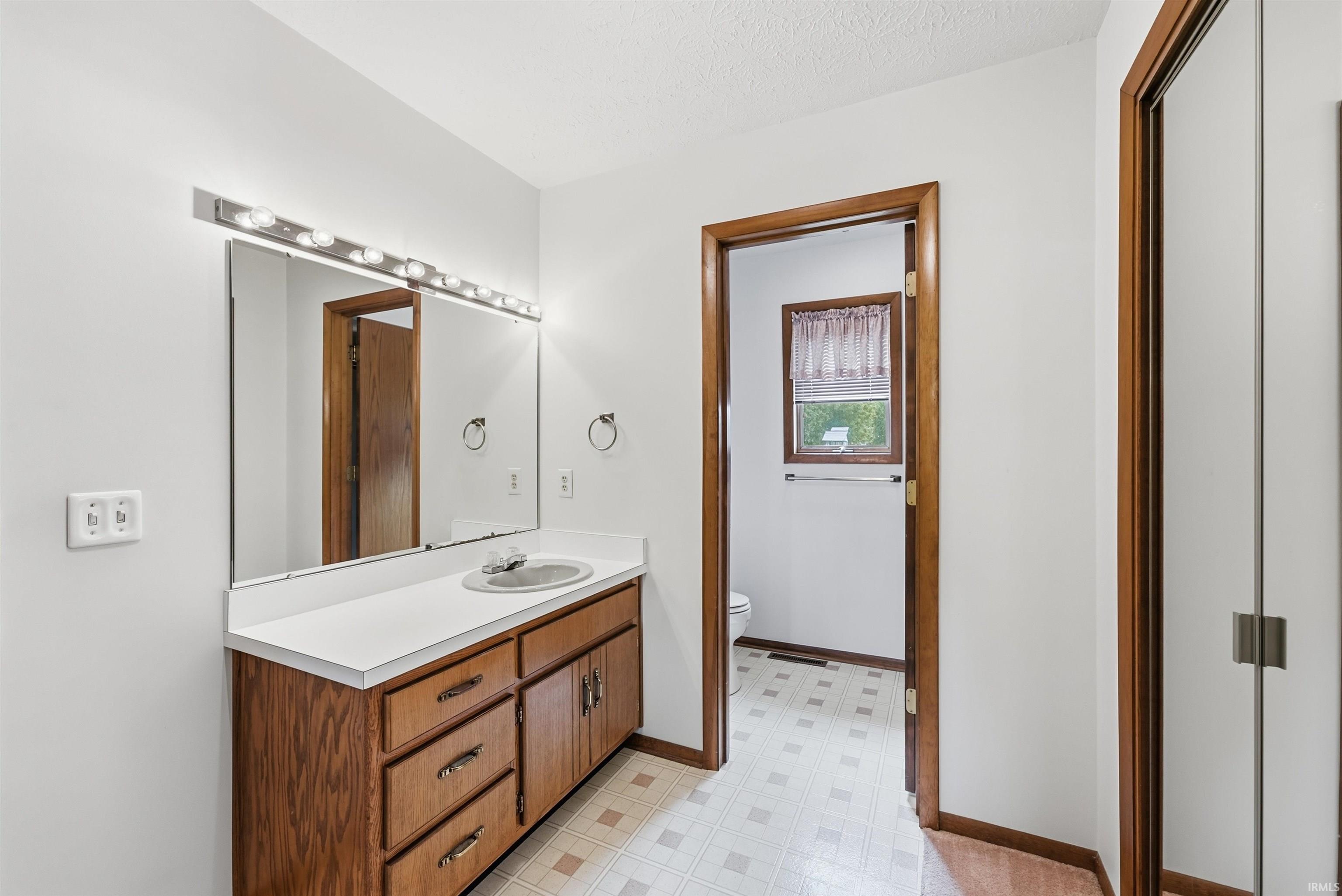 202 Colonial Drive Warsaw IN 46582