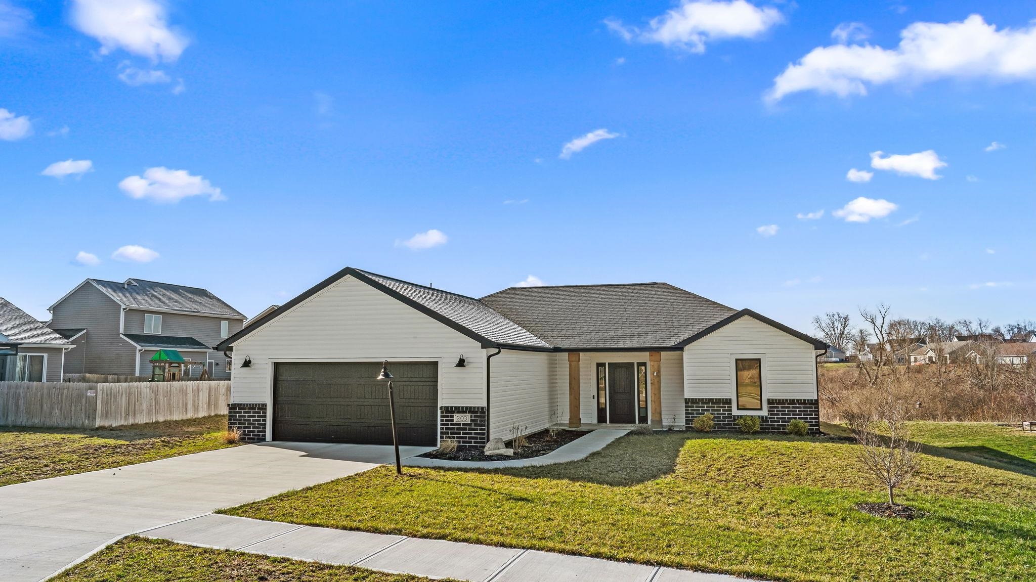 203 W Longfellow Boulevard Columbia City IN 46725