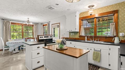 895 W Oakwood Lane Paoli IN 47454