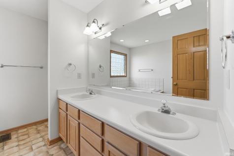 2417 W Harbourside Drive Fort Wayne IN 46814