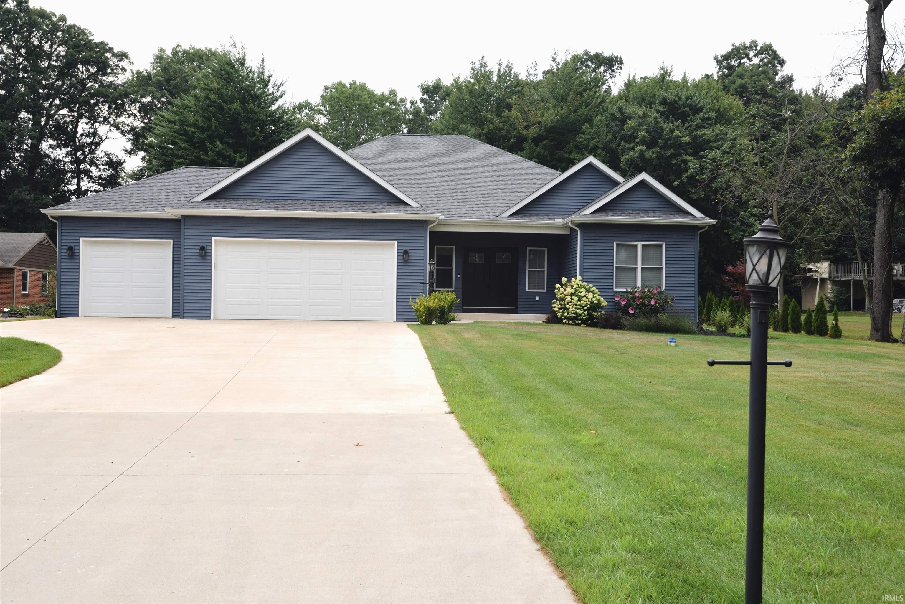 52427 Lynnewood Avenue South Bend IN 46628