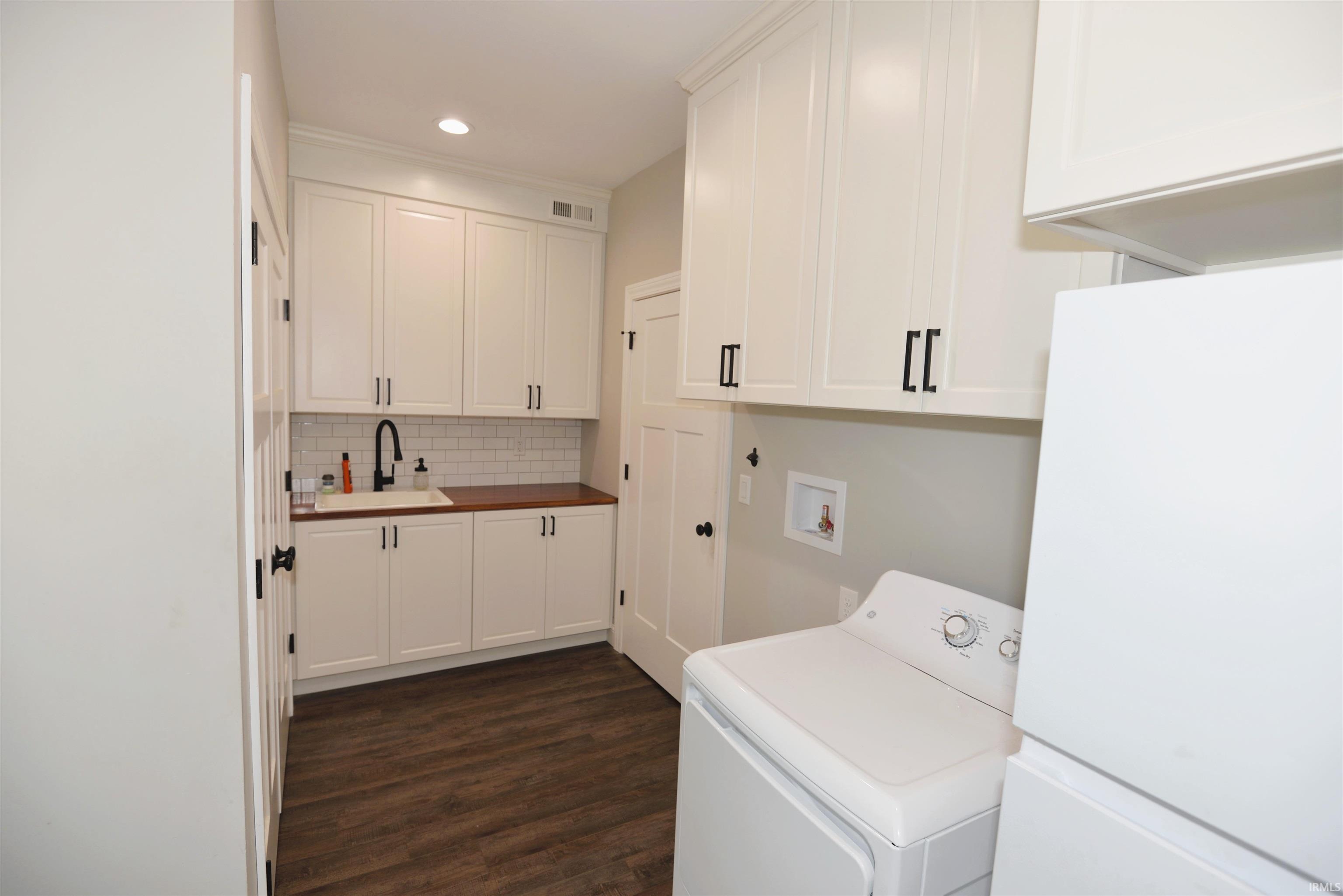 52427 Lynnewood Avenue South Bend IN 46628