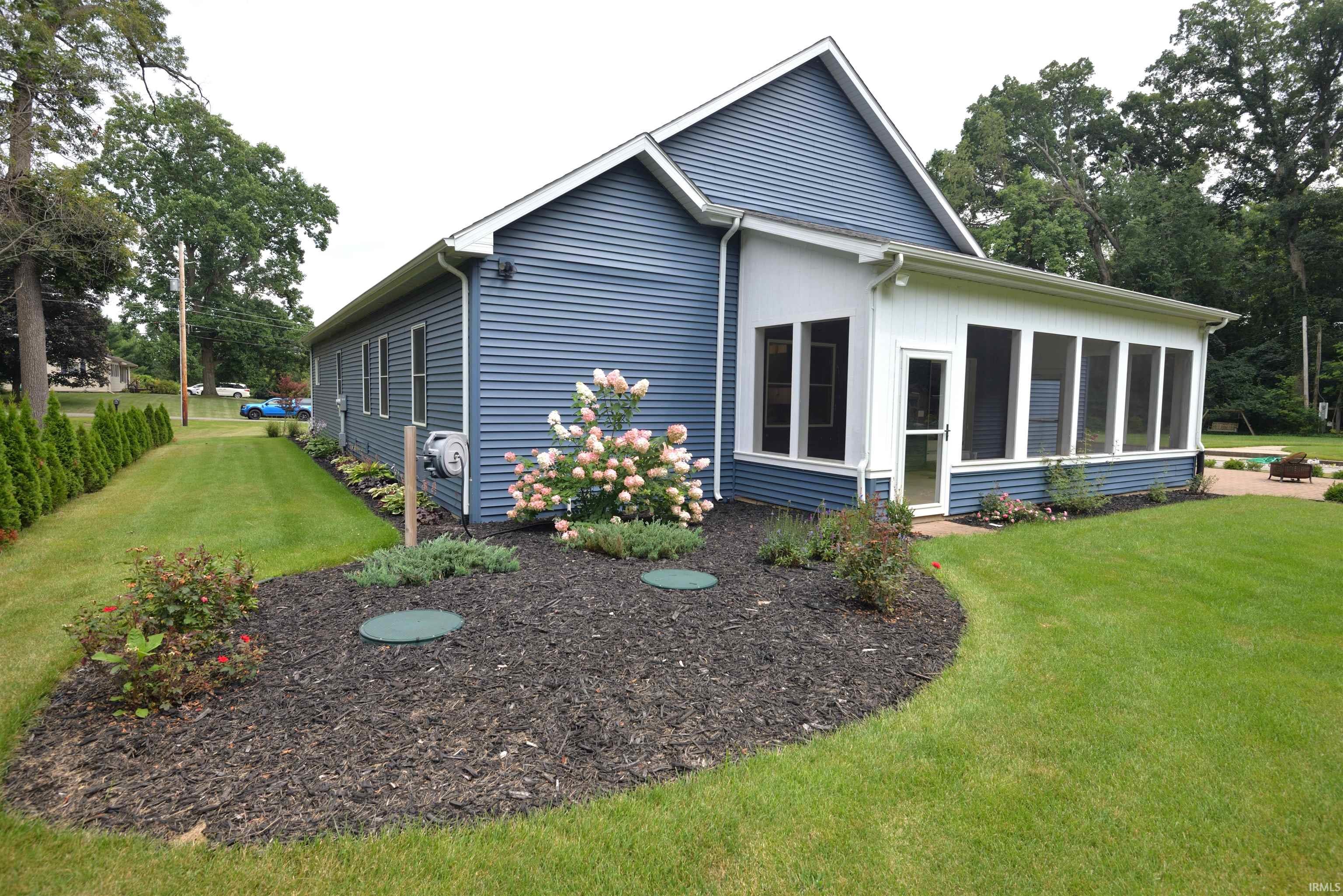 52427 Lynnewood Avenue South Bend IN 46628