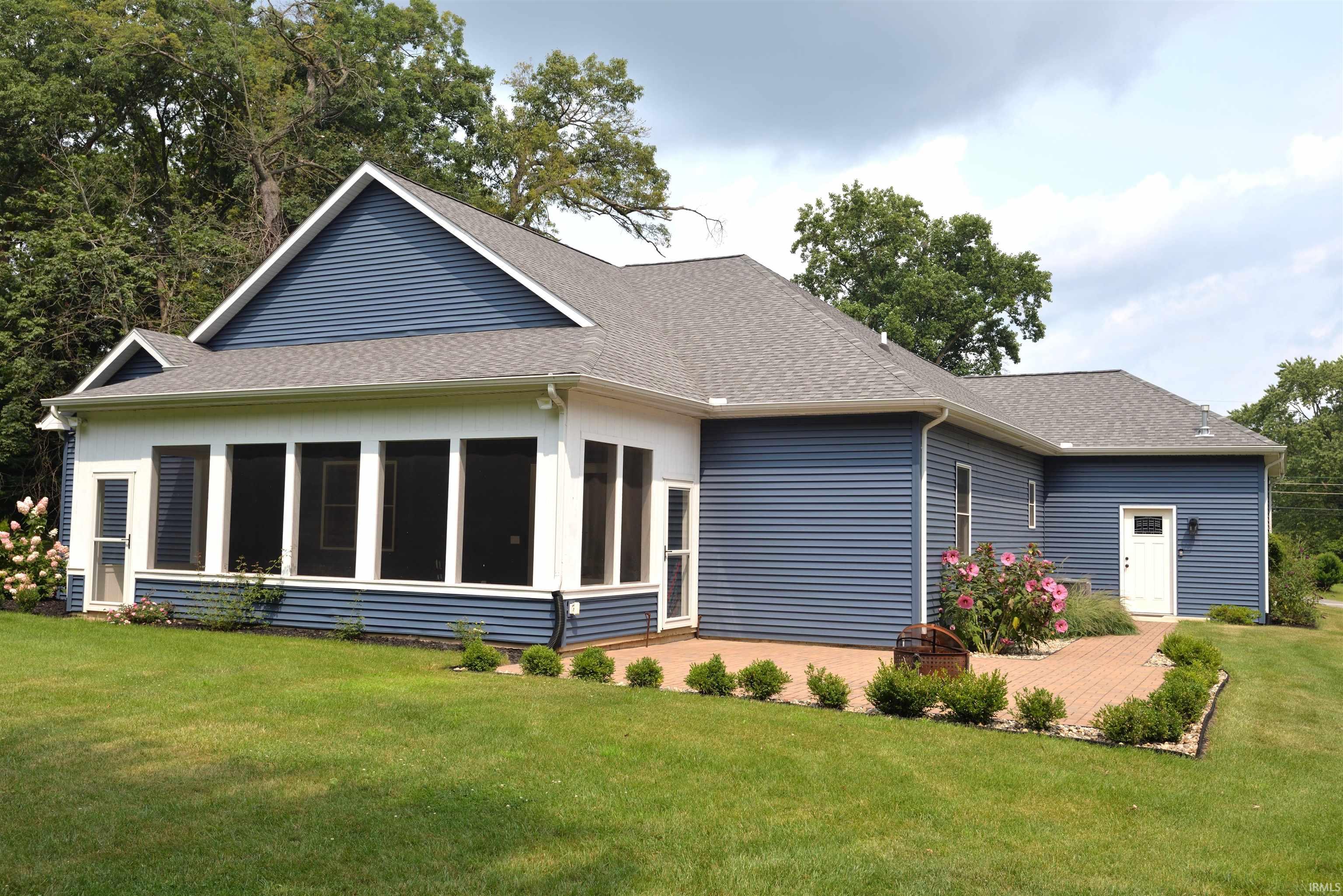 52427 Lynnewood Avenue South Bend IN 46628