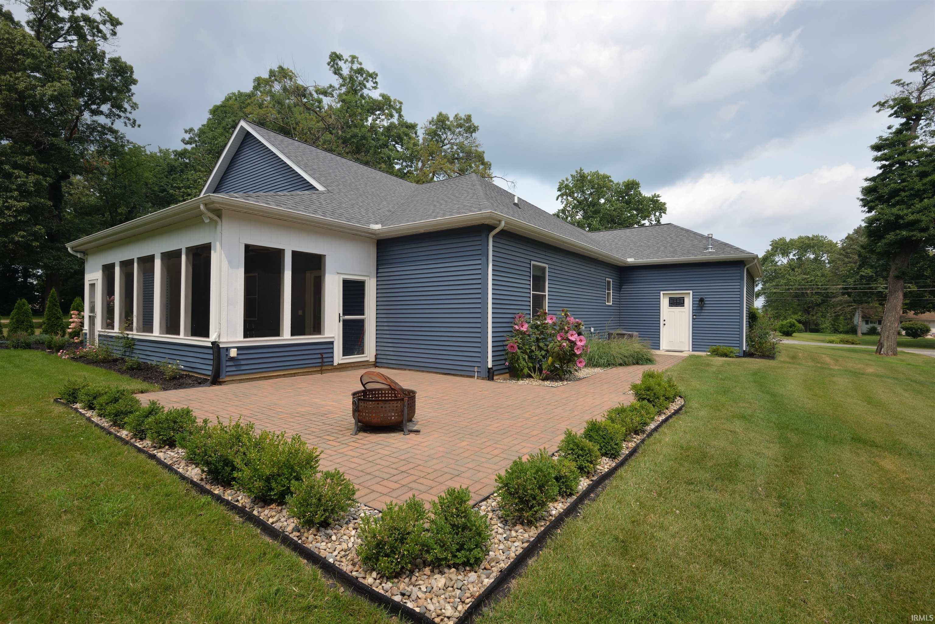 52427 Lynnewood Avenue South Bend IN 46628