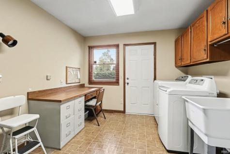 1629 Ladbrooke Lane South Bend IN 46614