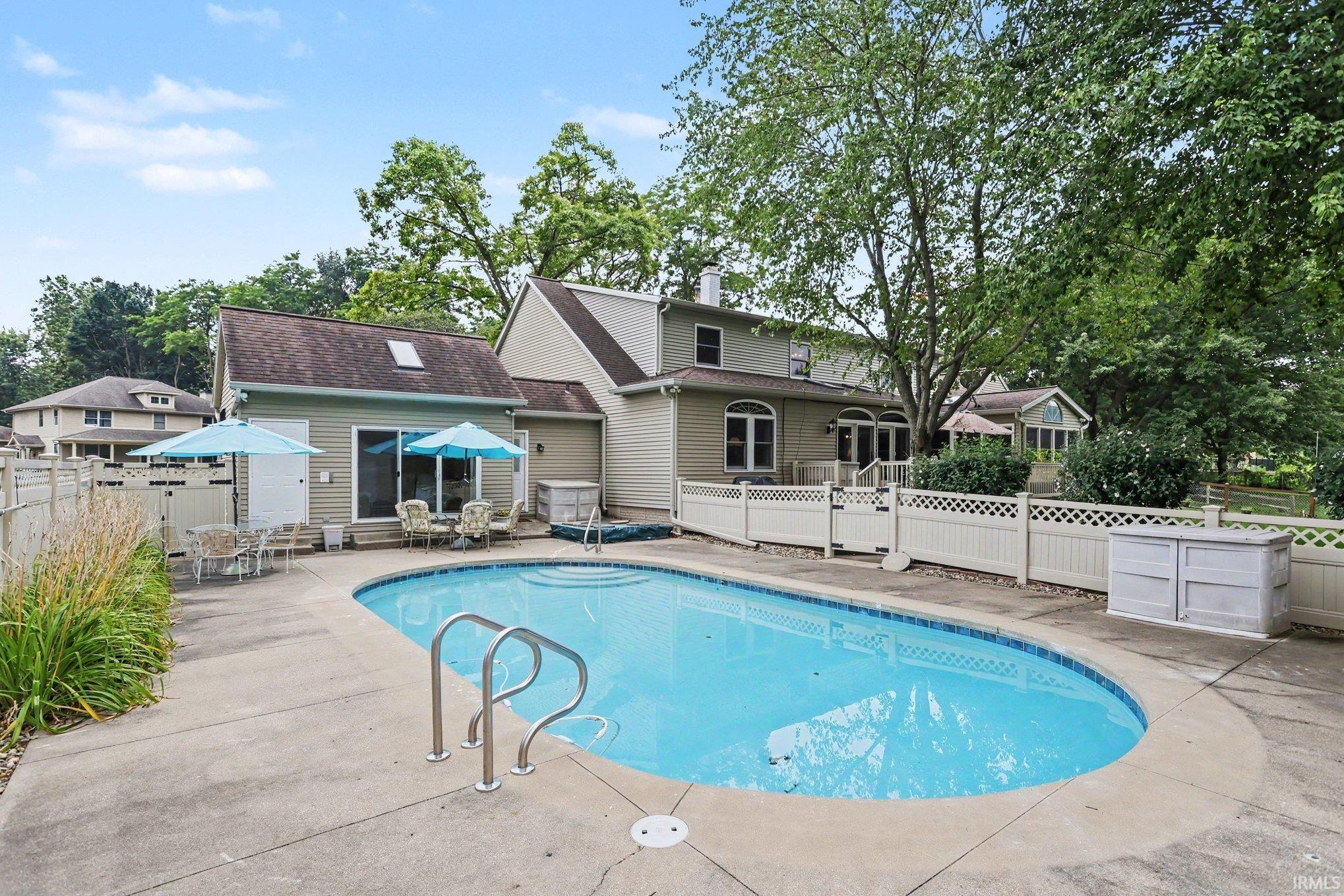 1629 Ladbrooke Lane South Bend IN 46614