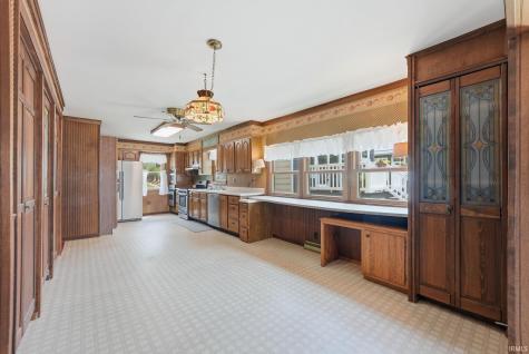 2083 Chapman Lake Drive Warsaw IN 46582