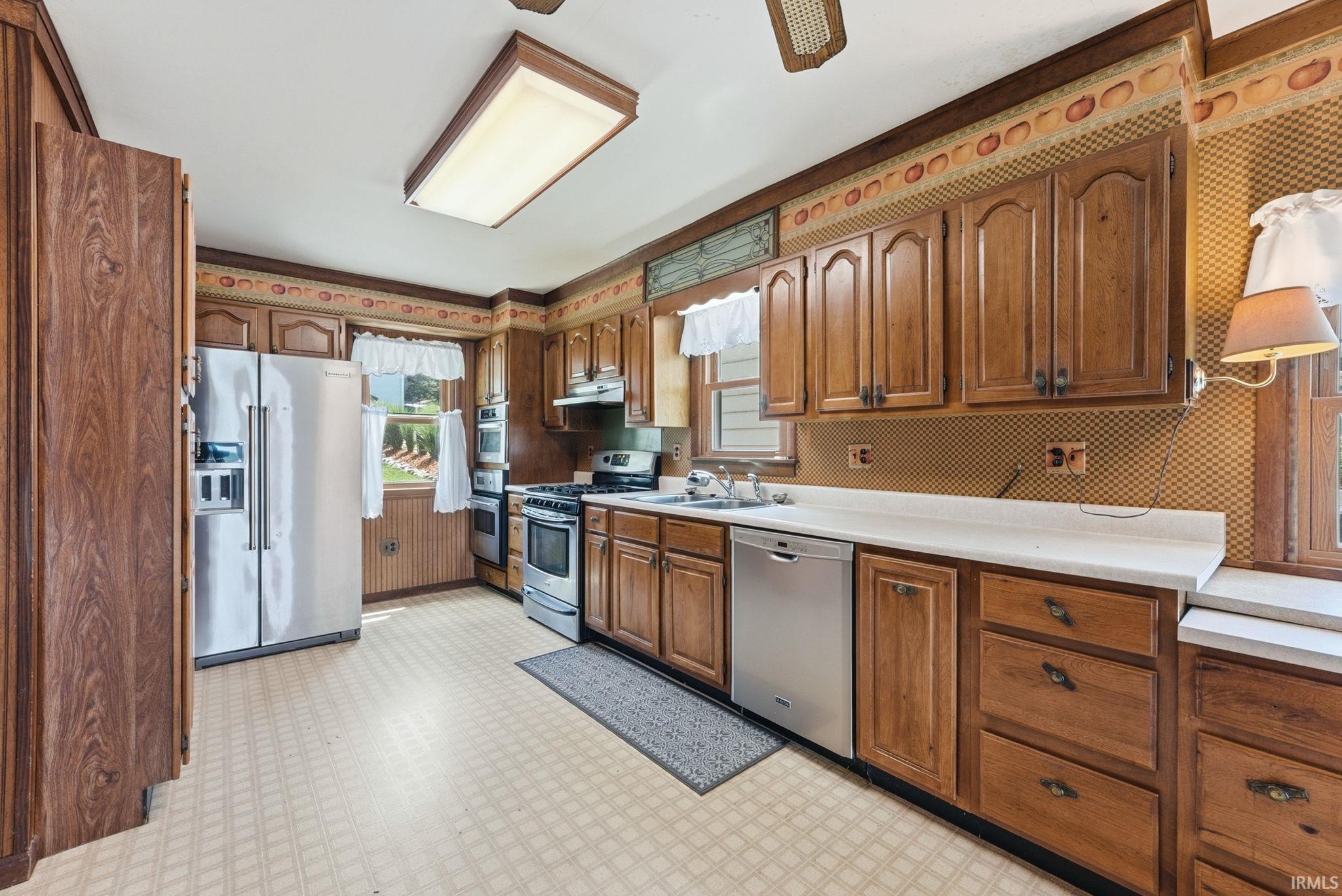 2083 Chapman Lake Drive Warsaw IN 46582