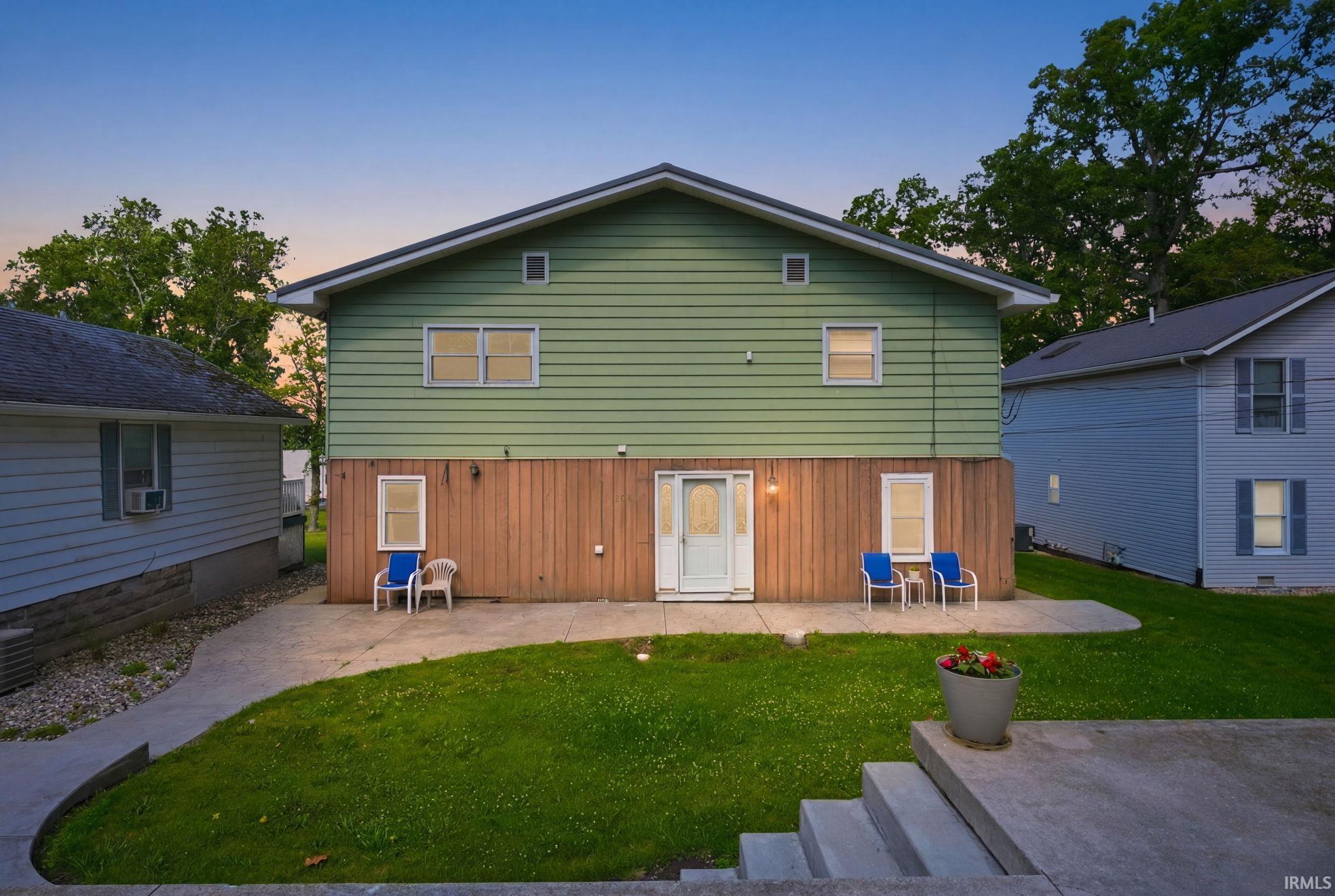 2083 Chapman Lake Drive Warsaw IN 46582