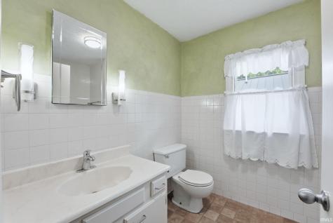2083 Chapman Lake Drive Warsaw IN 46582