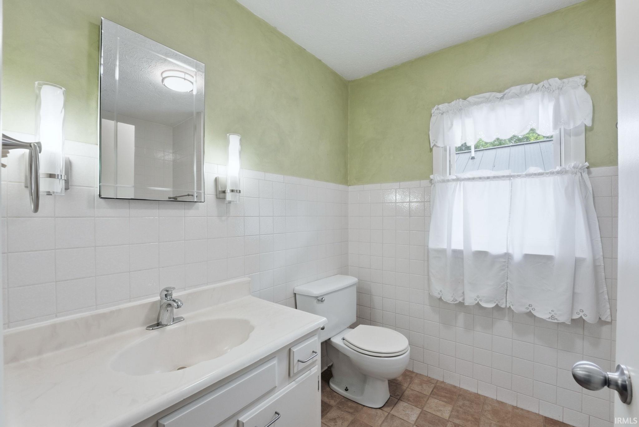 2083 Chapman Lake Drive Warsaw IN 46582