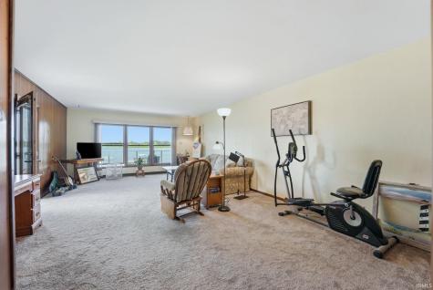 2083 Chapman Lake Drive Warsaw IN 46582