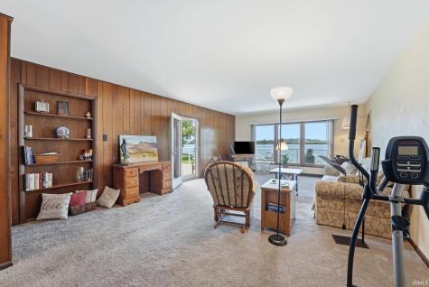 2083 Chapman Lake Drive Warsaw IN 46582