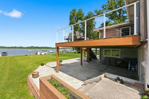 2083 Chapman Lake Drive Warsaw IN 46582