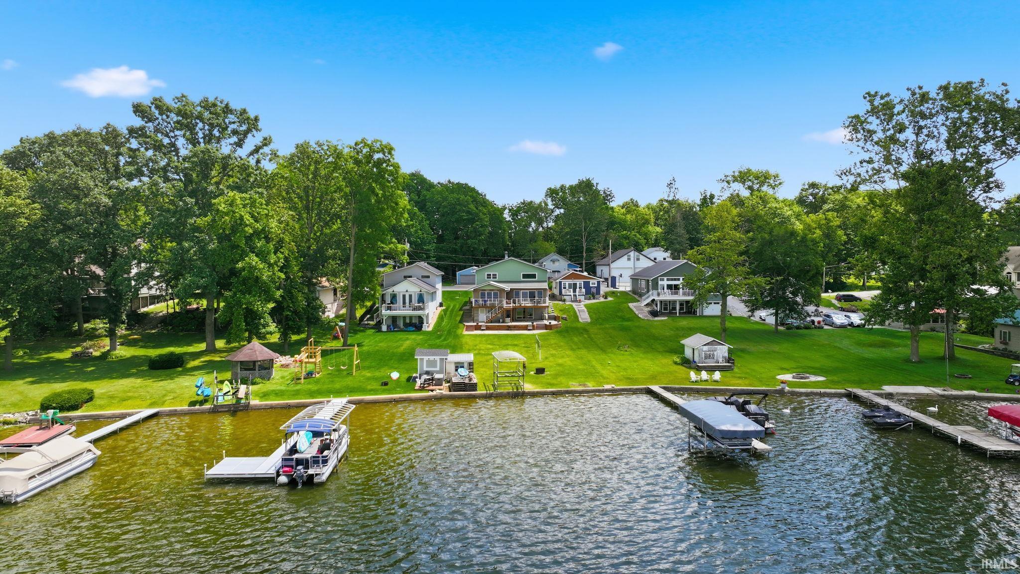 2083 Chapman Lake Drive Warsaw IN 46582