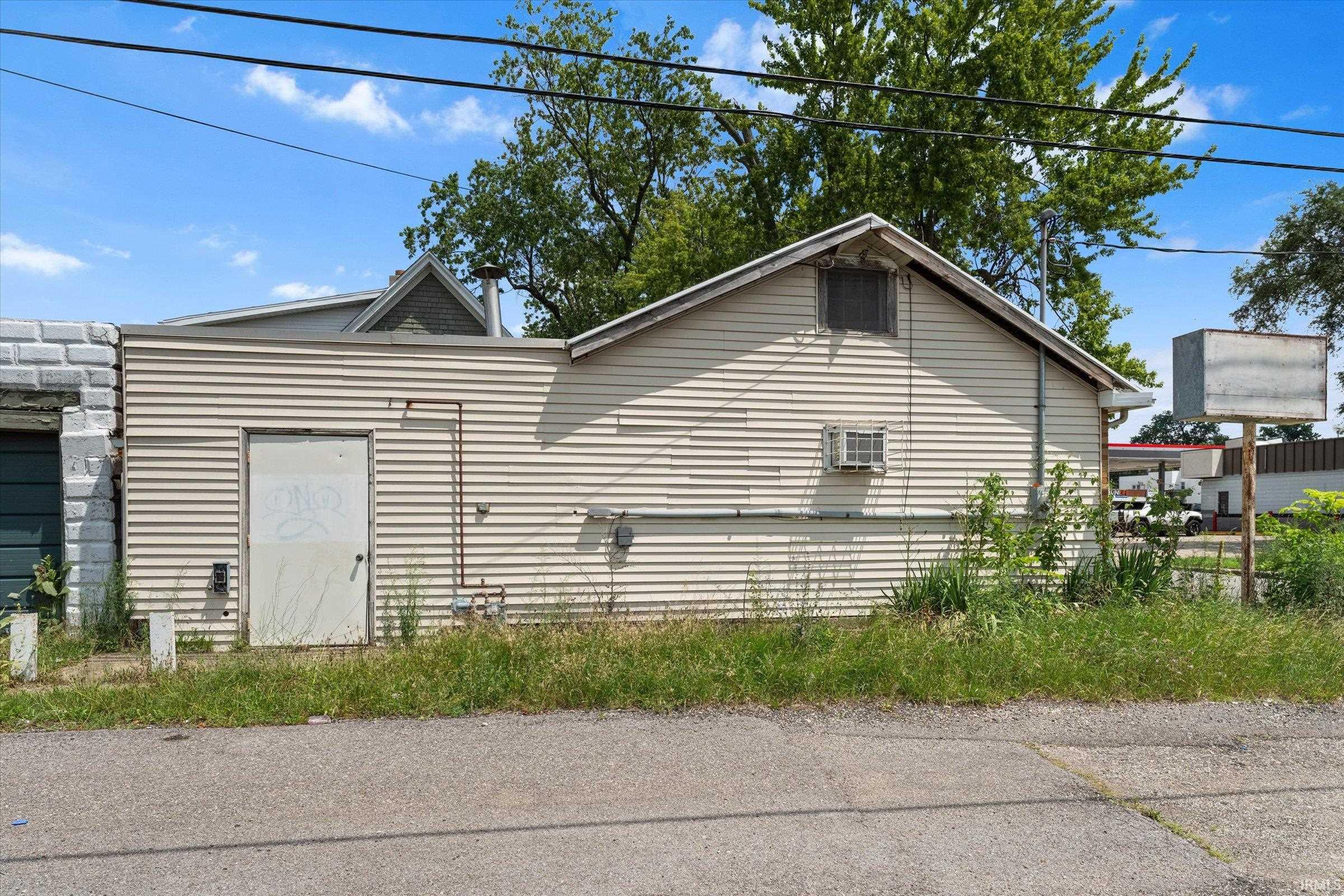 113 W Fairview Avenue South Bend IN 46614