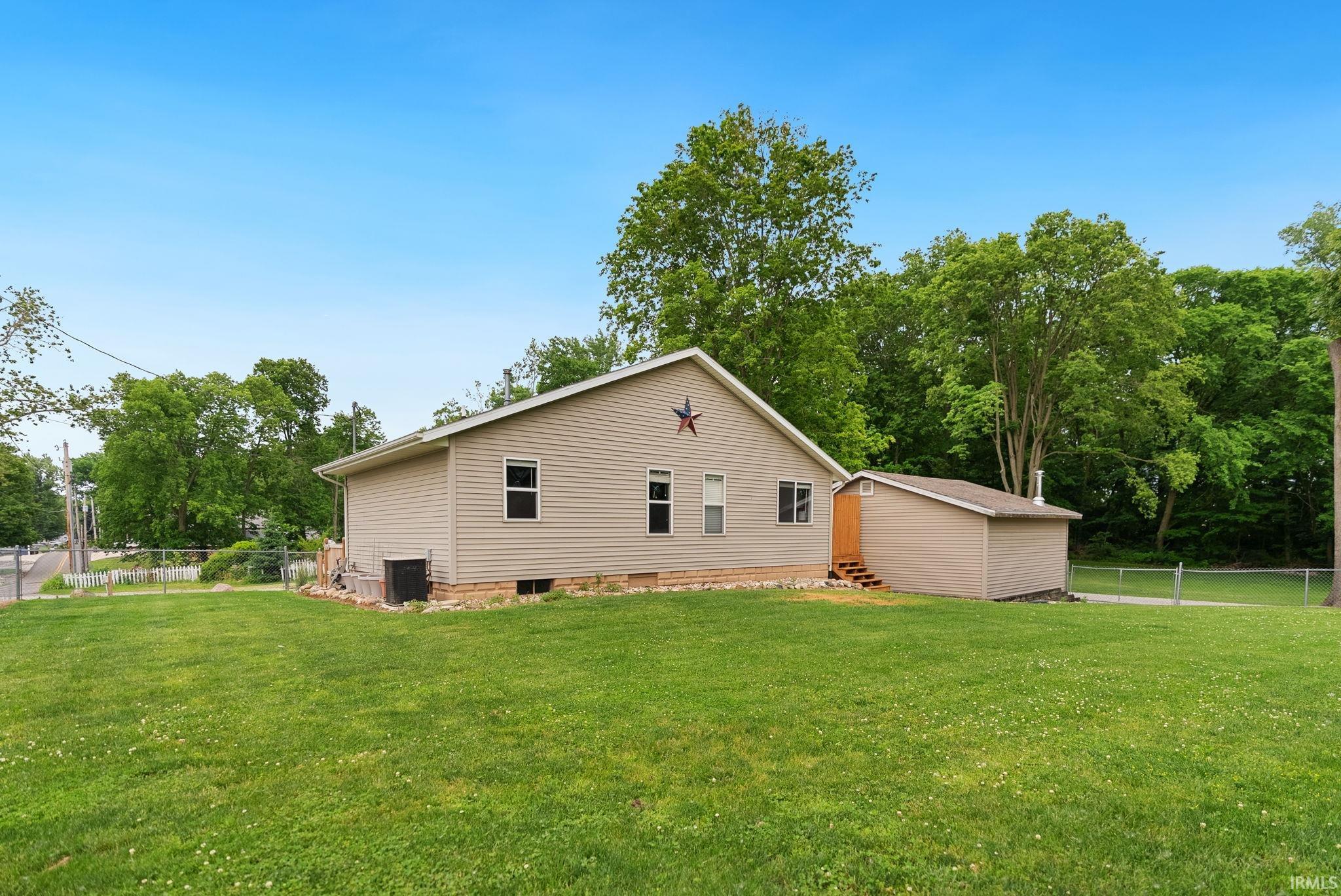 2136 Chapman Lake Drive Warsaw IN 46582