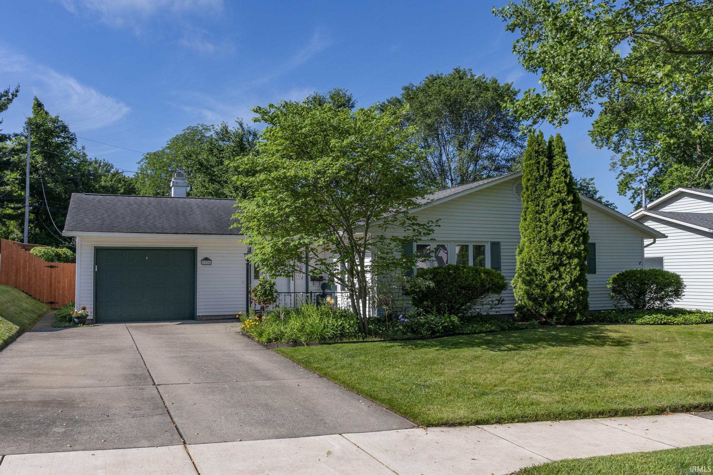 1936 Piedmont Way South Bend IN 46614