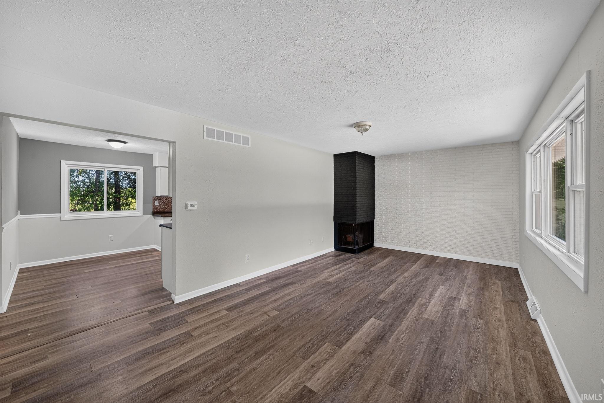1037 N Twyckenham Drive South Bend IN 46617