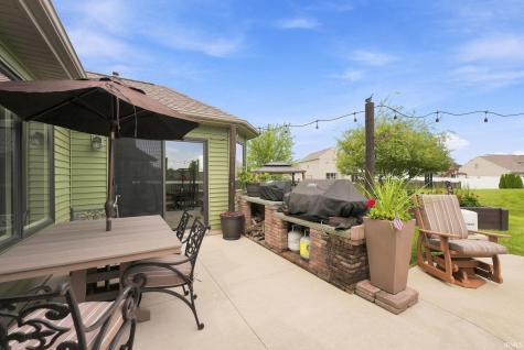1112 Woodland Pass Fort Wayne IN 46818