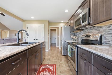 1112 Woodland Pass Fort Wayne IN 46818