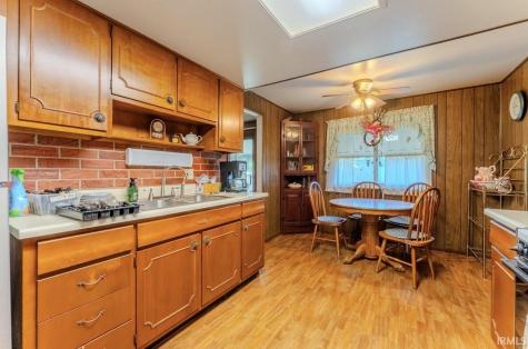 1812 E 600 S Jonesboro IN 46938