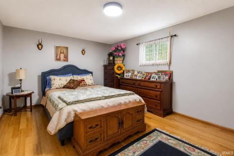 1202 W Pacific Avenue Knox IN 46534