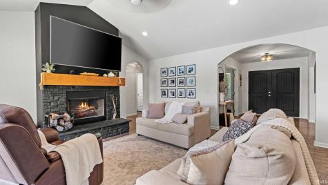11484 E St Road 58 Bloomfield IN 47424