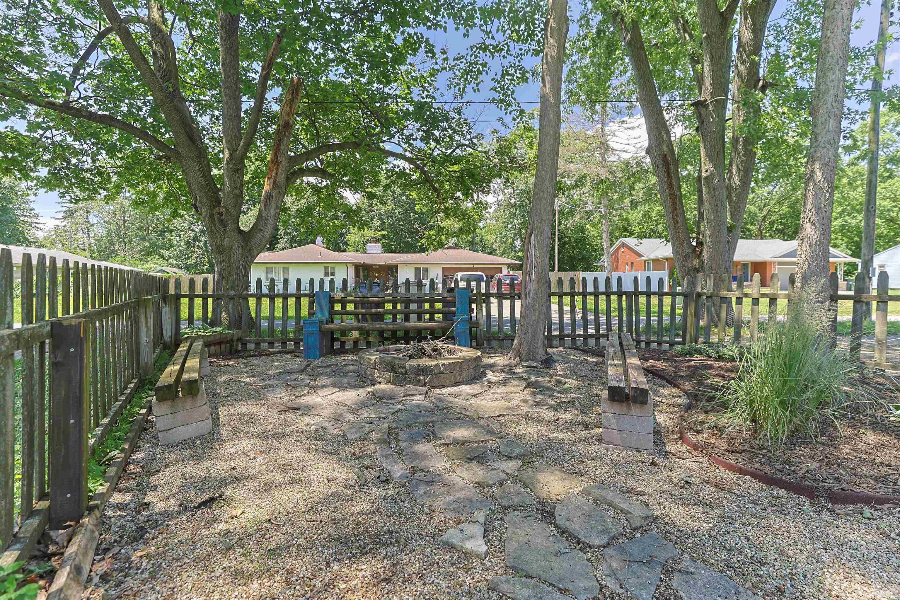 2157 Berkley Place South Bend IN 46616