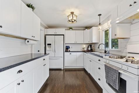 215 E Maple Grove Street Syracuse IN 46567