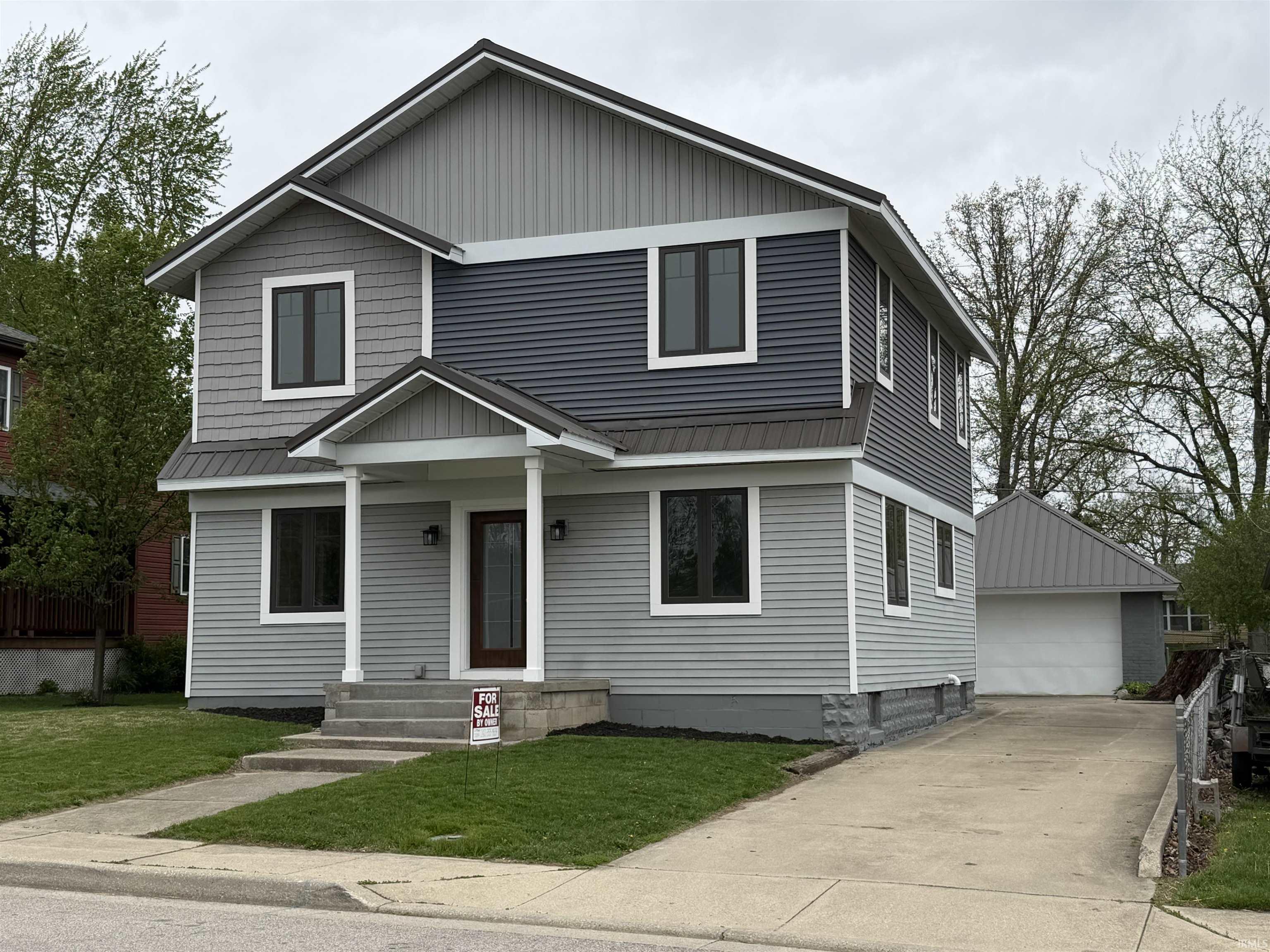 1049 Oak Street Huntington IN 46750