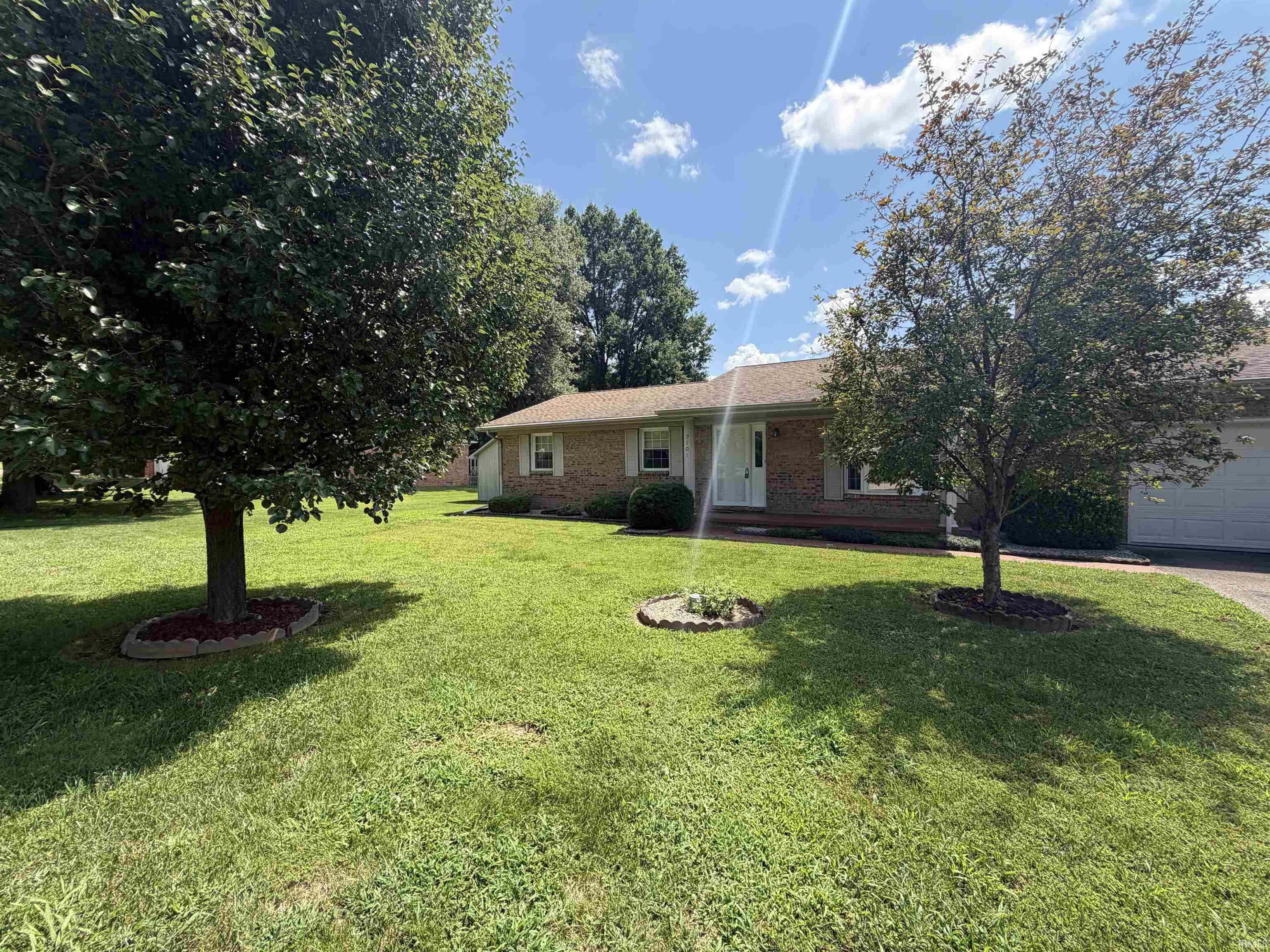 9101 Shoreline Drive Wadesville IN 47638