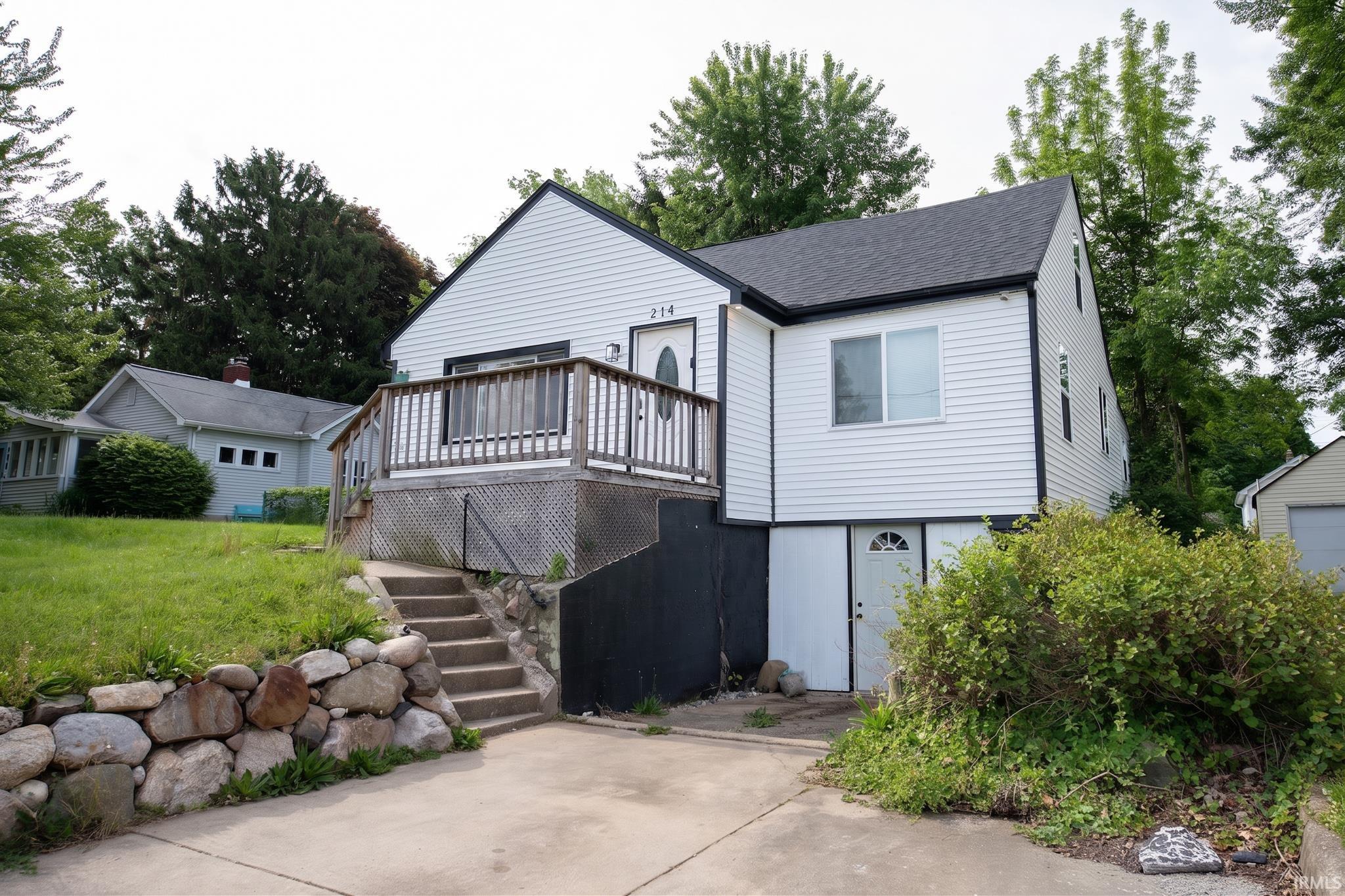 214 E Oakside Street South Bend IN 46614
