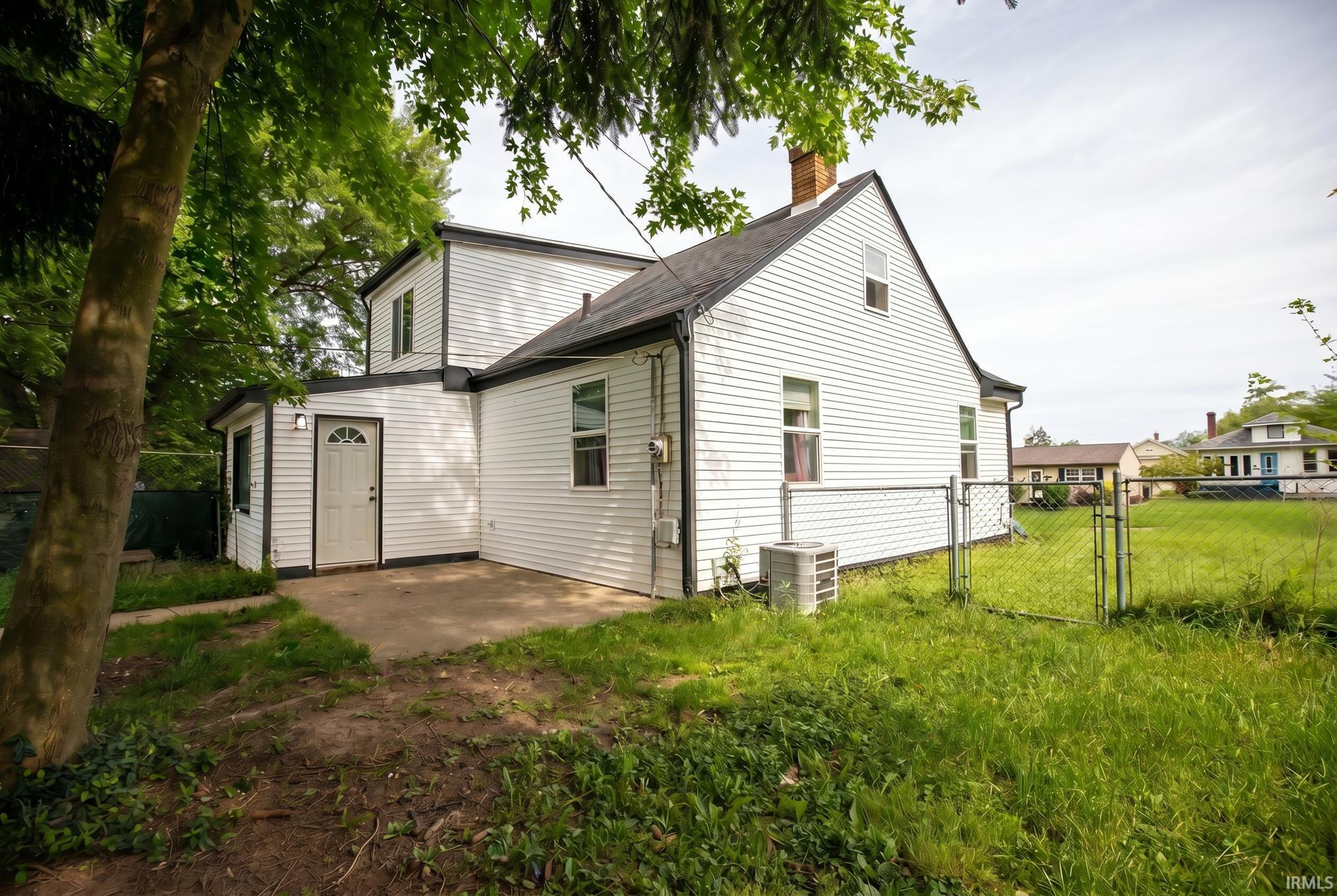 214 E Oakside Street South Bend IN 46614