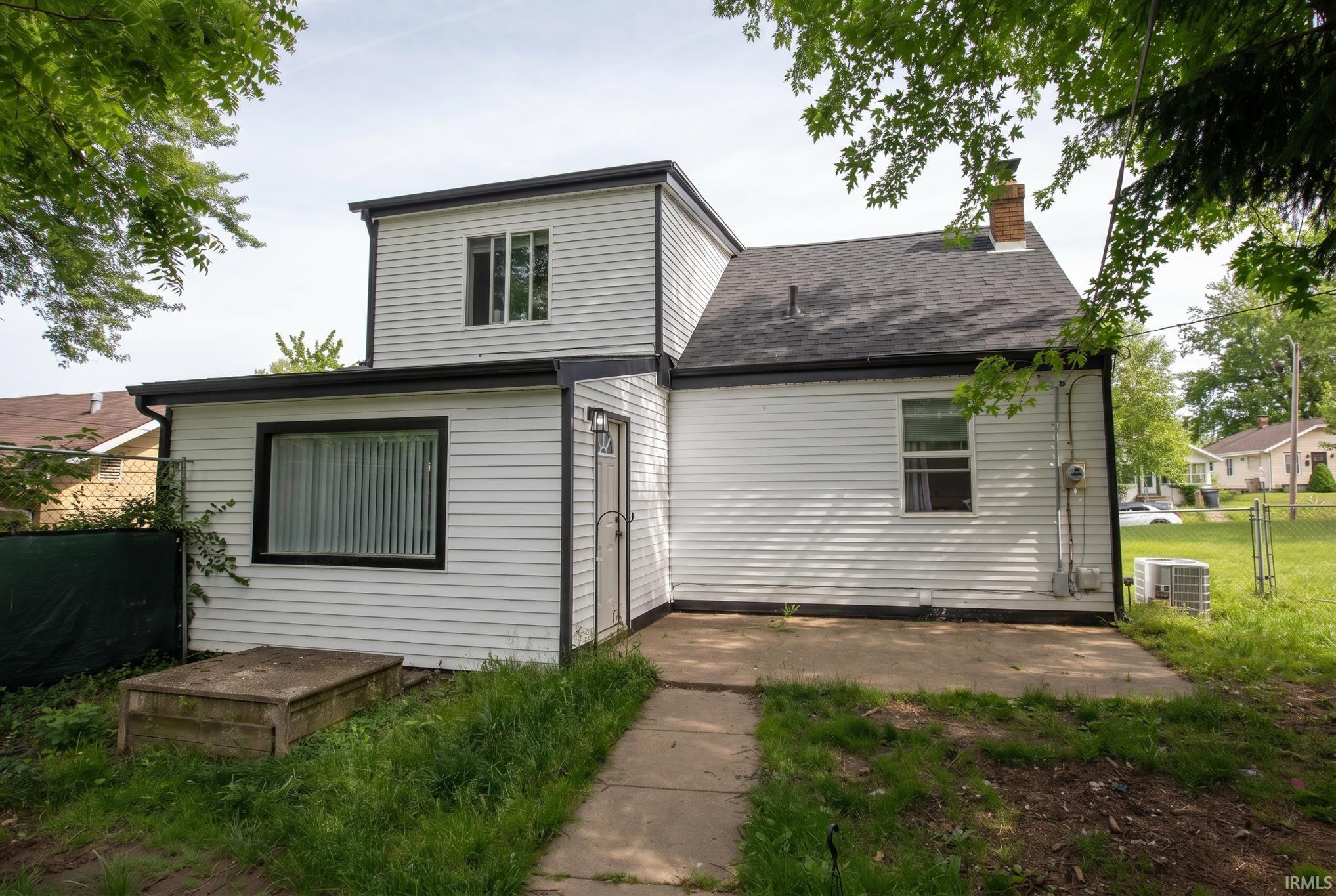 214 E Oakside Street South Bend IN 46614