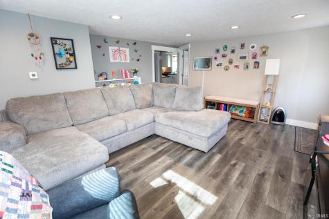 214 E Oakside Street South Bend IN 46614