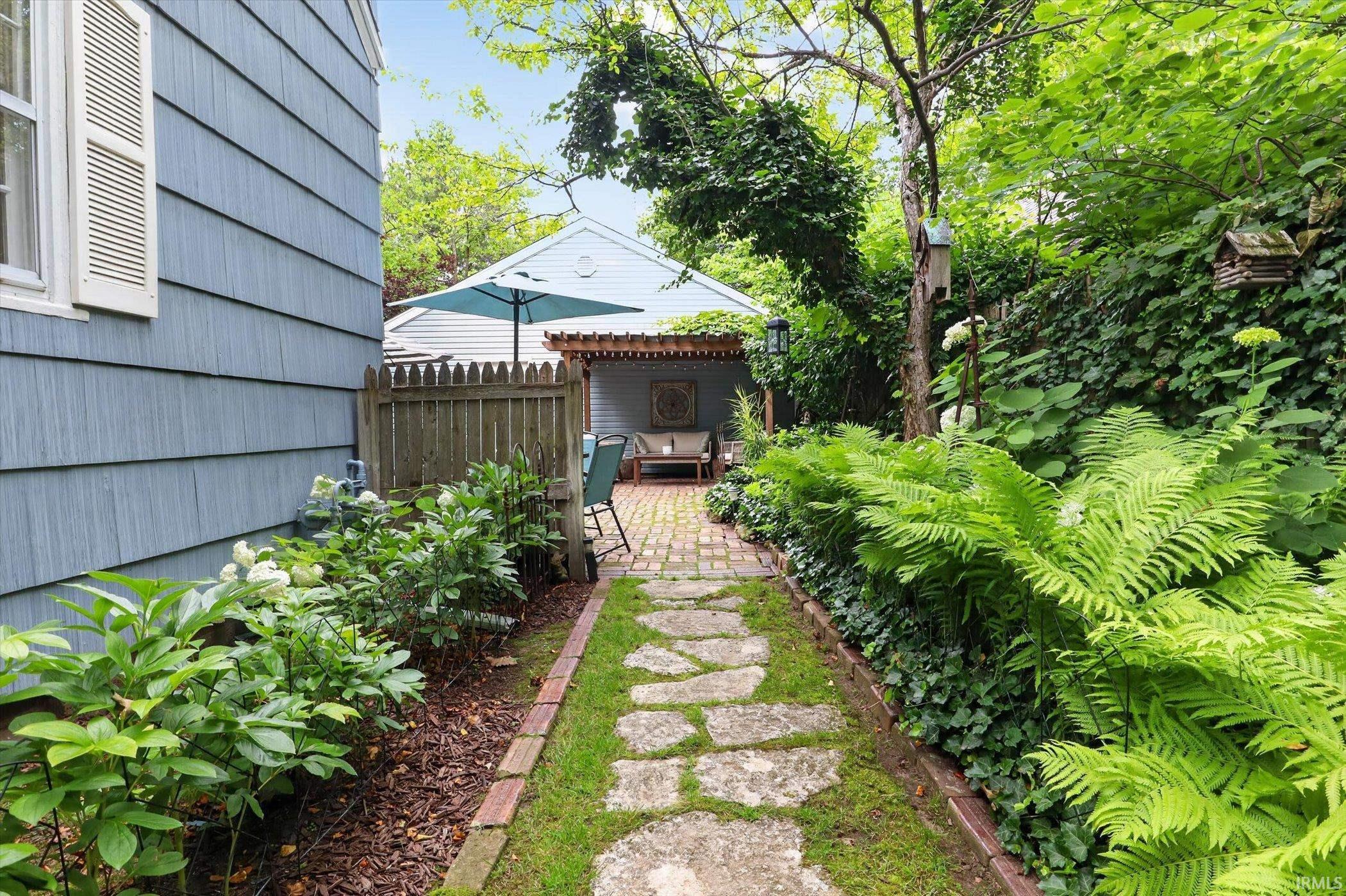 1725 E Lasalle Avenue South Bend IN 46617