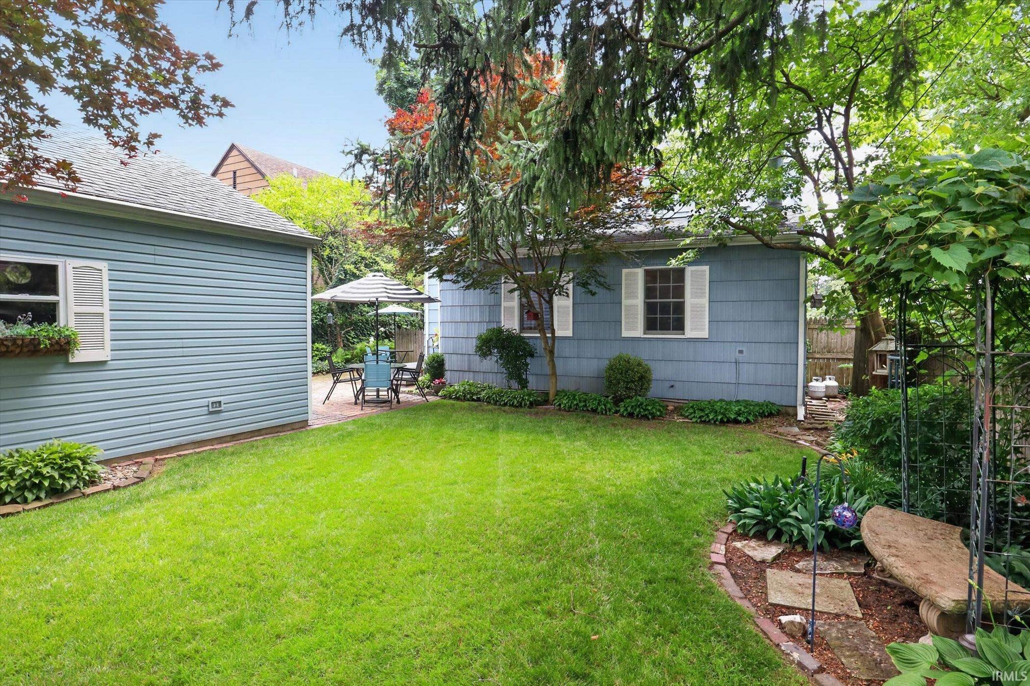 1725 E Lasalle Avenue South Bend IN 46617