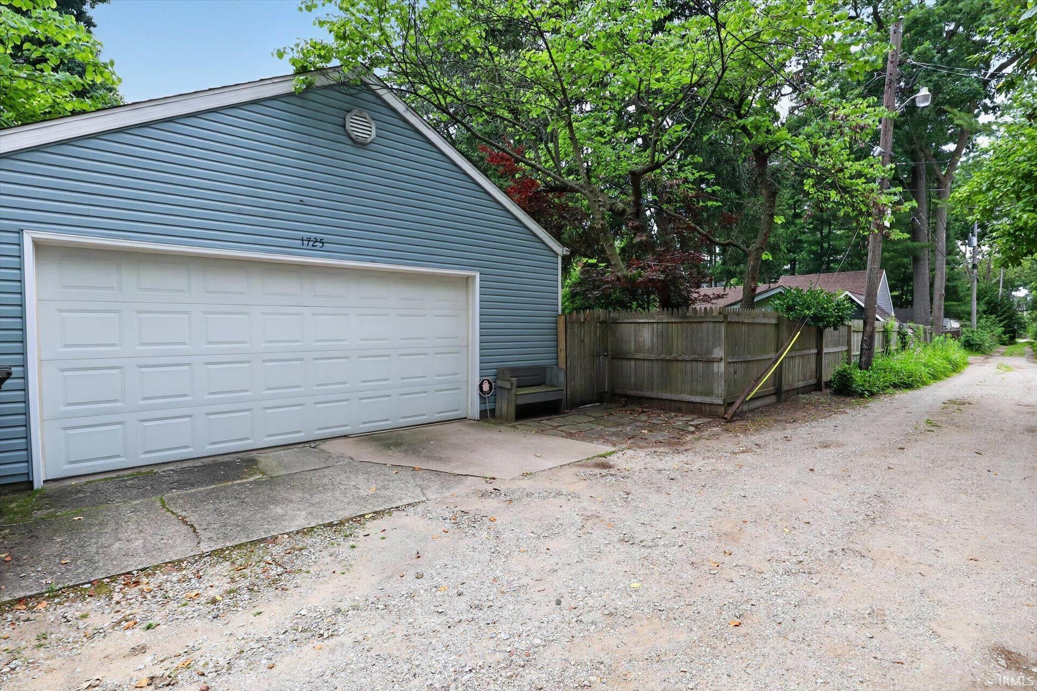 1725 E Lasalle Avenue South Bend IN 46617
