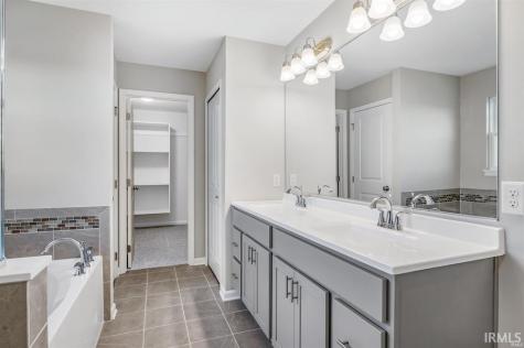 11711 Whistling Trail Fort Wayne IN 46818