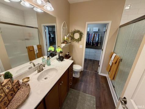 8242 Edenton Drive Evansville IN 47715