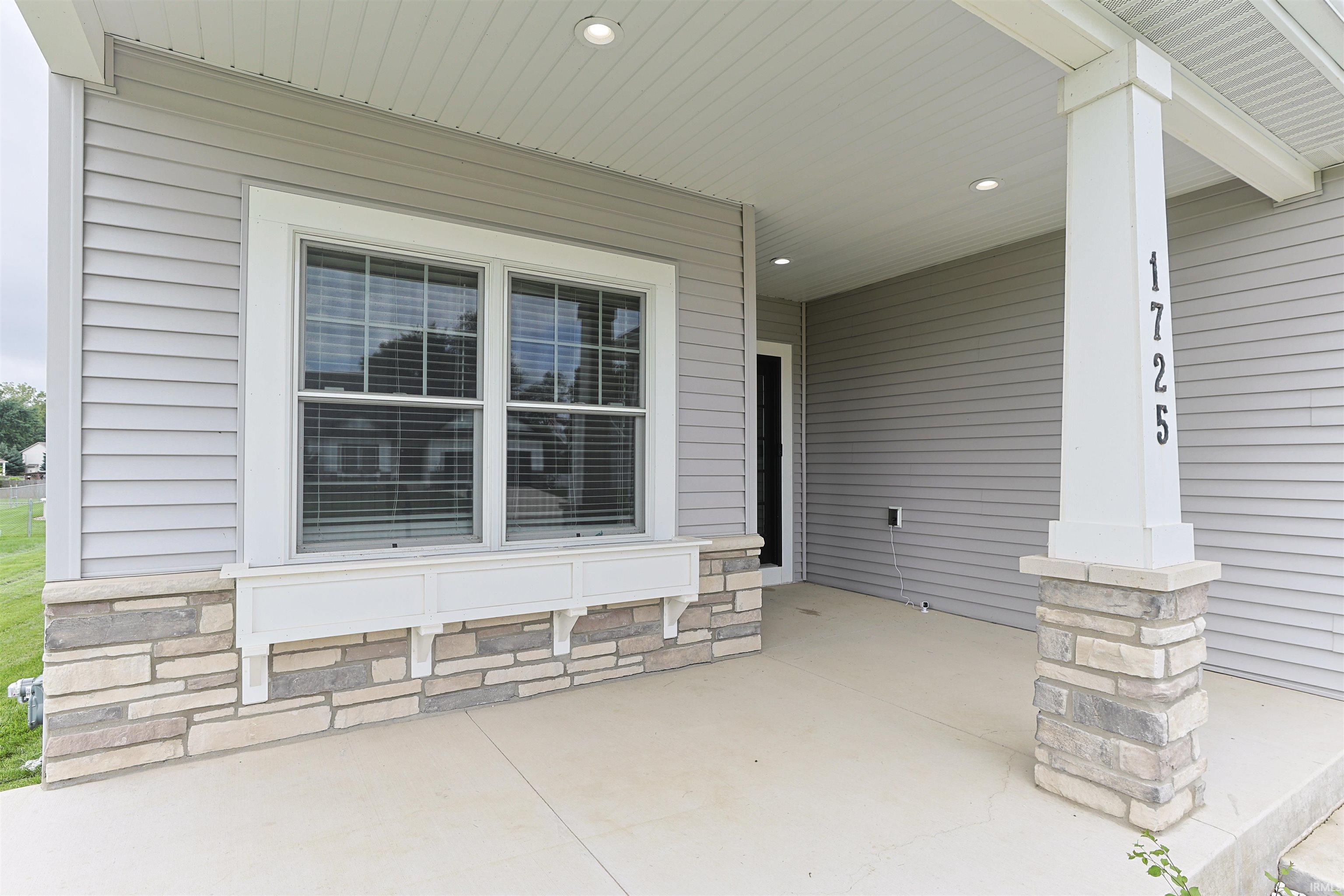 1725 Stoneham Drive Mishawaka IN 46544