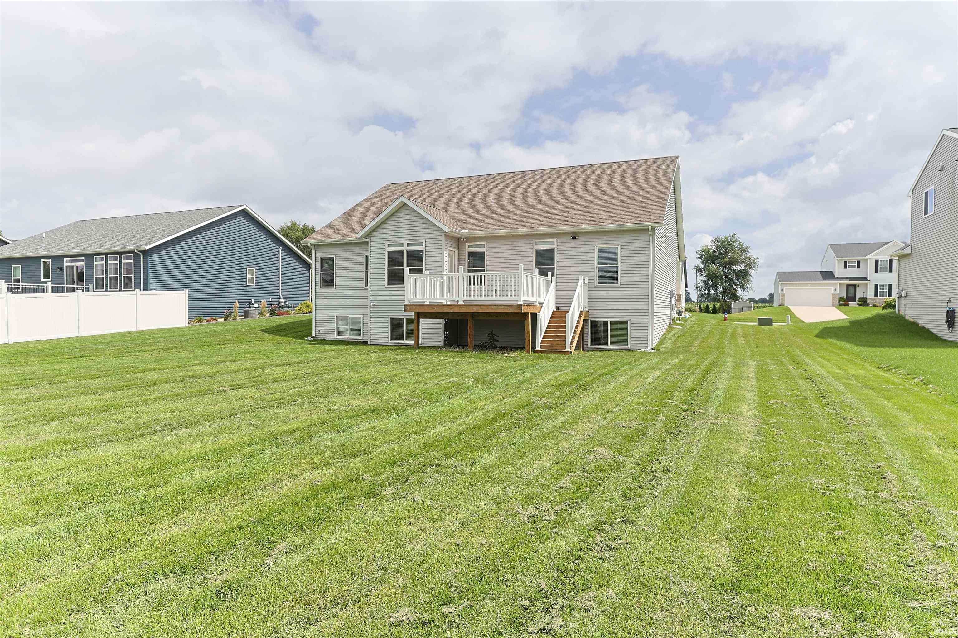 1725 Stoneham Drive Mishawaka IN 46544