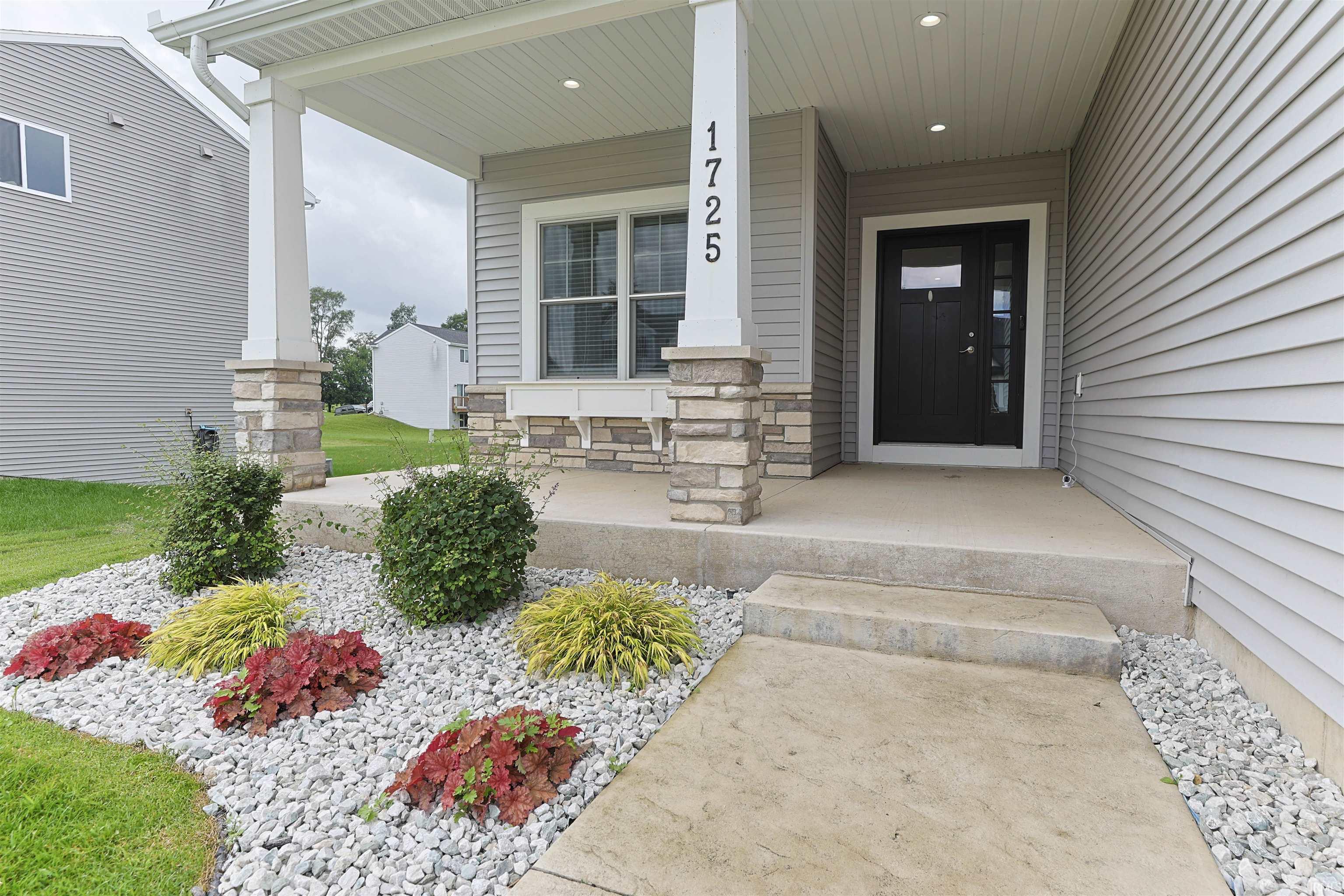 1725 Stoneham Drive Mishawaka IN 46544